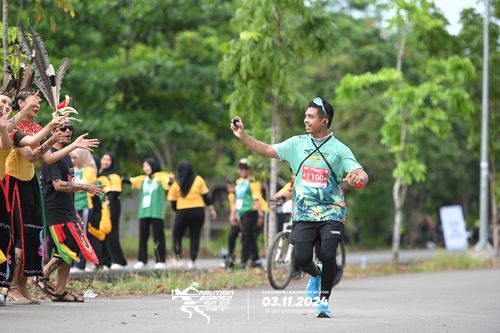 Race photo from Arutmin Borneo Run 2024