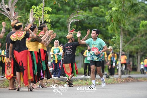 Race photo from Arutmin Borneo Run 2024