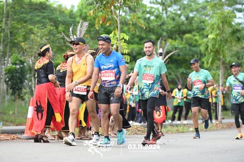 Race photo from Arutmin Borneo Run 2024