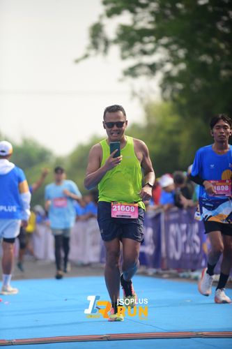 Race photo from Isoplus Run 2024 Surabaya