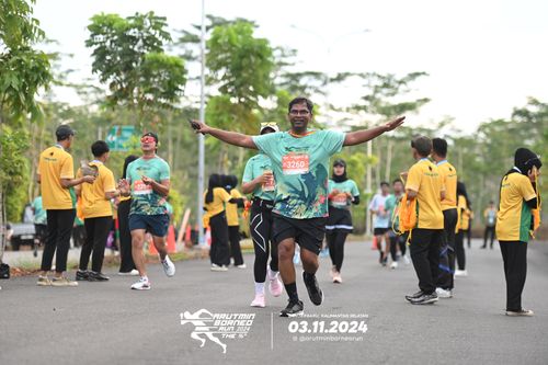 Race photo from Arutmin Borneo Run 2024