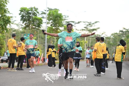 Race photo from Arutmin Borneo Run 2024