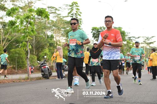 Race photo from Arutmin Borneo Run 2024