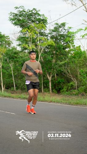 Race photo from Arutmin Borneo Run 2024