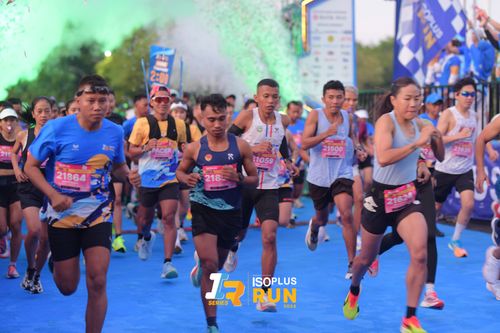 Race photo from Isoplus Run 2024 Surabaya