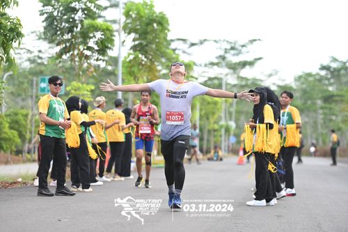 Race photo from Arutmin Borneo Run 2024
