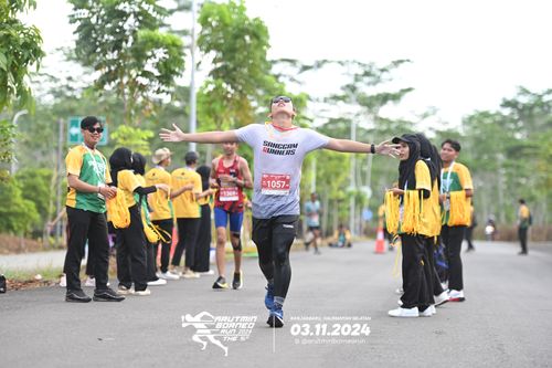 Race photo from Arutmin Borneo Run 2024
