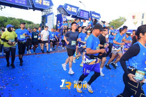 Race photo from Isoplus Run 2024 Surabaya