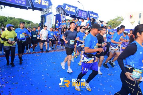 Race photo from Isoplus Run 2024 Surabaya