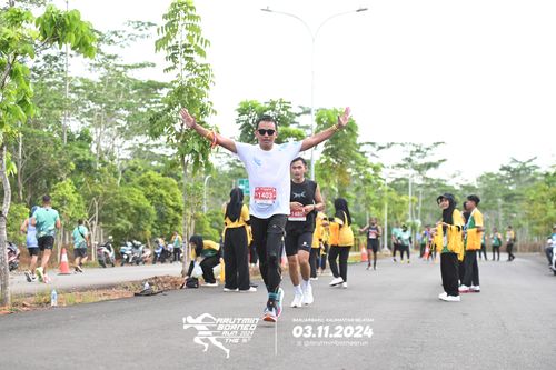Race photo from Arutmin Borneo Run 2024