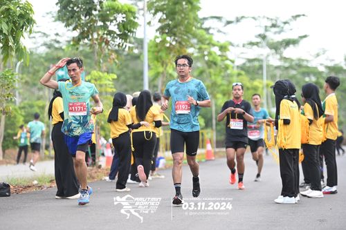 Race photo from Arutmin Borneo Run 2024