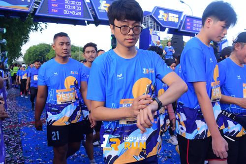 Race photo from Isoplus Run 2024 Surabaya