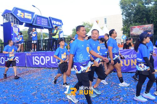 Race photo from Isoplus Run 2024 Surabaya