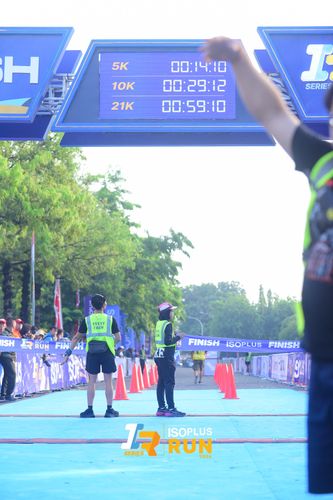 Race photo from Isoplus Run 2024 Surabaya