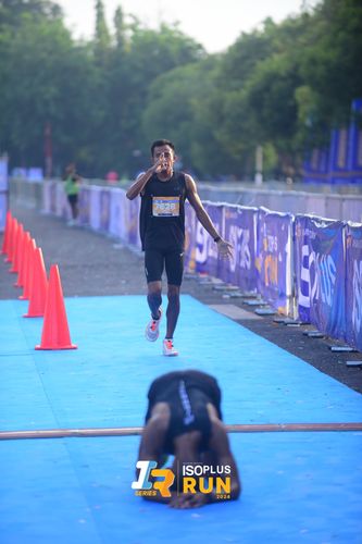 Race photo from Isoplus Run 2024 Surabaya