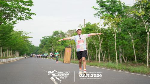 Race photo from Arutmin Borneo Run 2024
