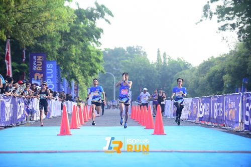 Race photo from Isoplus Run 2024 Surabaya