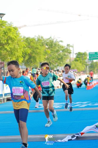 Race photo from PIK NITE RUN 2025