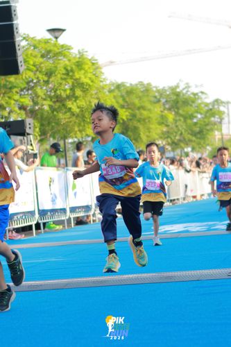 Race photo from PIK NITE RUN 2025