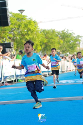 Race photo from PIK NITE RUN 2025