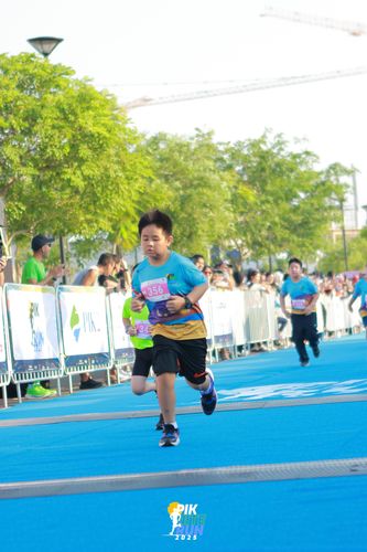 Race photo from PIK NITE RUN 2025