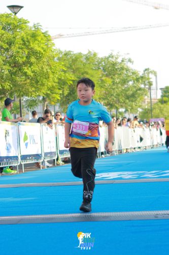 Race photo from PIK NITE RUN 2025