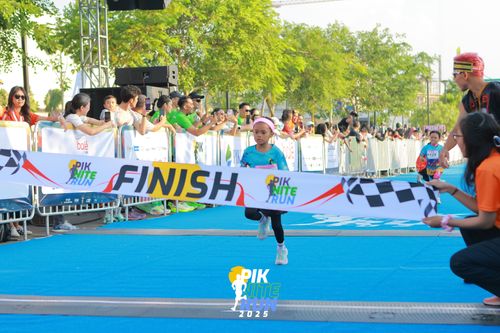 Race photo from PIK NITE RUN 2025