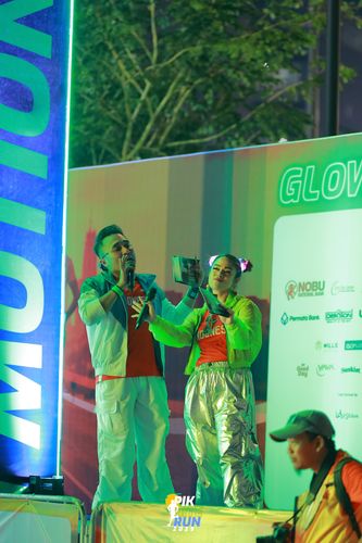 Race photo from PIK NITE RUN 2025