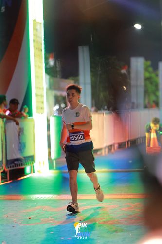 Race photo from PIK NITE RUN 2025