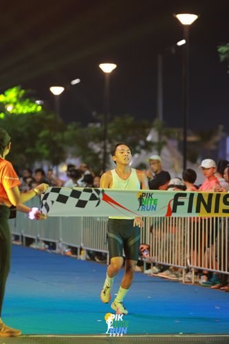 Race photo from PIK NITE RUN 2025