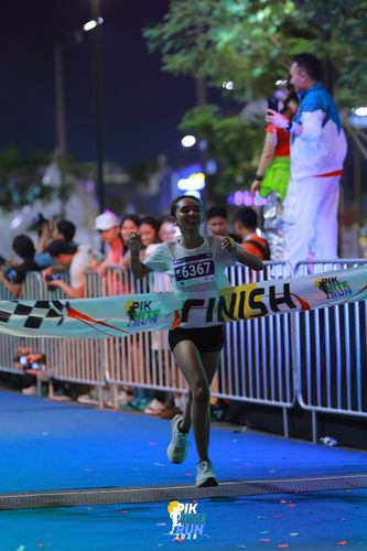 Race photo from PIK NITE RUN 2025