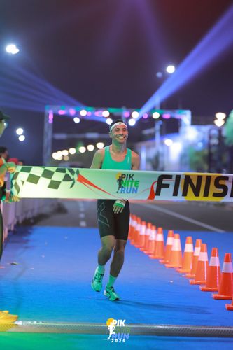 Race photo from PIK NITE RUN 2025