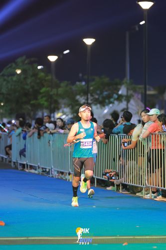 Race photo from PIK NITE RUN 2025