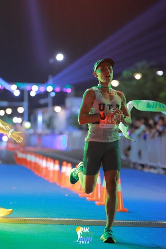 Race photo from PIK NITE RUN 2025