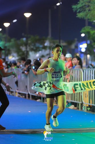 Race photo from PIK NITE RUN 2025
