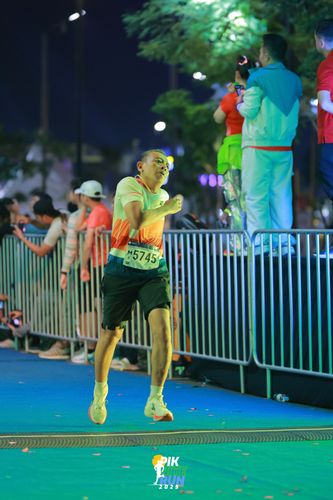 Race photo from PIK NITE RUN 2025