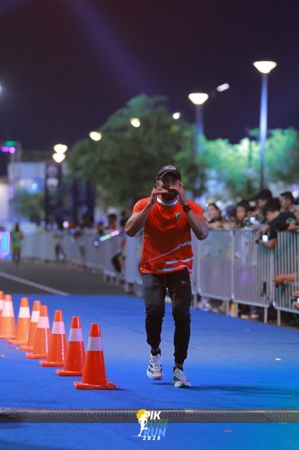 Race photo from PIK NITE RUN 2025