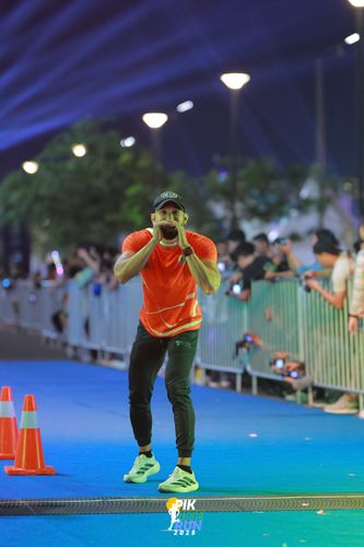 Race photo from PIK NITE RUN 2025