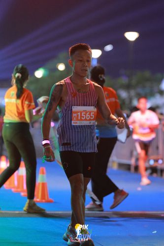 Race photo from PIK NITE RUN 2025
