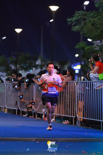 Race photo from PIK NITE RUN 2025