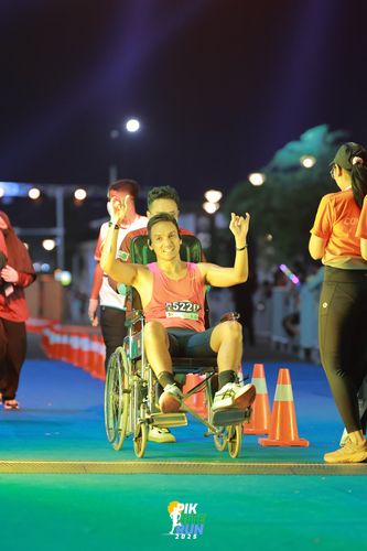 Race photo from PIK NITE RUN 2025