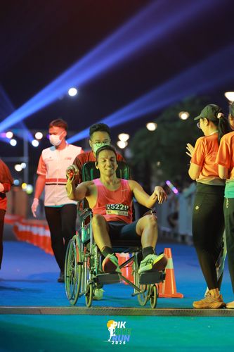 Race photo from PIK NITE RUN 2025