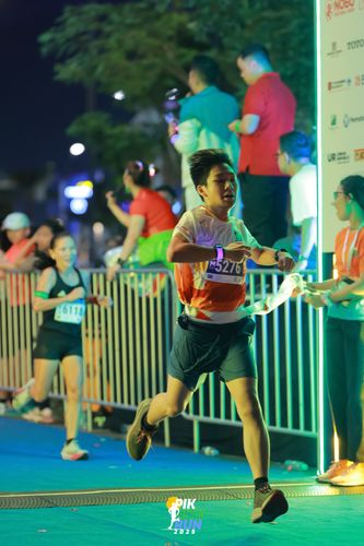 Race photo from PIK NITE RUN 2025