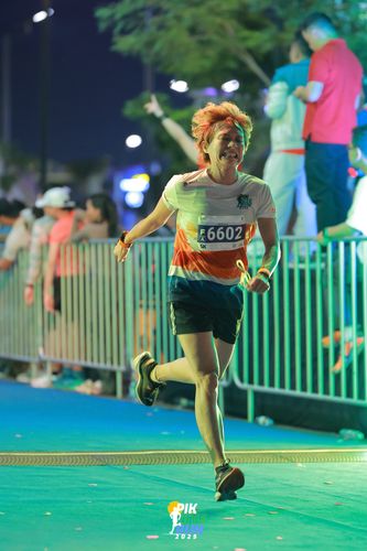 Race photo from PIK NITE RUN 2025