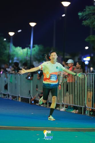 Race photo from PIK NITE RUN 2025