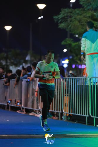 Race photo from PIK NITE RUN 2025