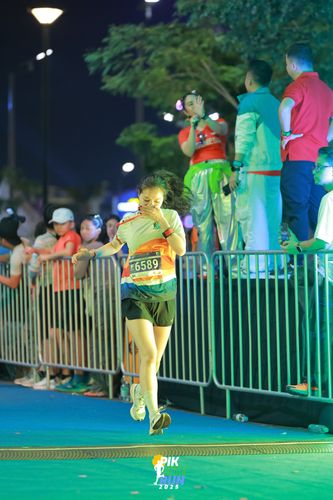 Race photo from PIK NITE RUN 2025
