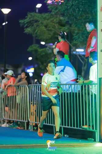 Race photo from PIK NITE RUN 2025