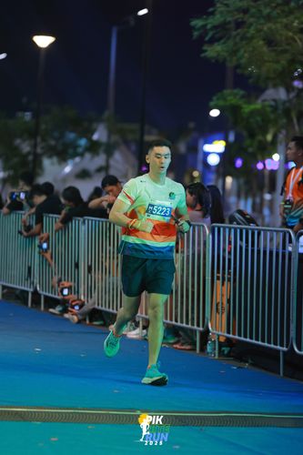 Race photo from PIK NITE RUN 2025