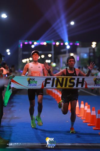 Race photo from PIK NITE RUN 2025